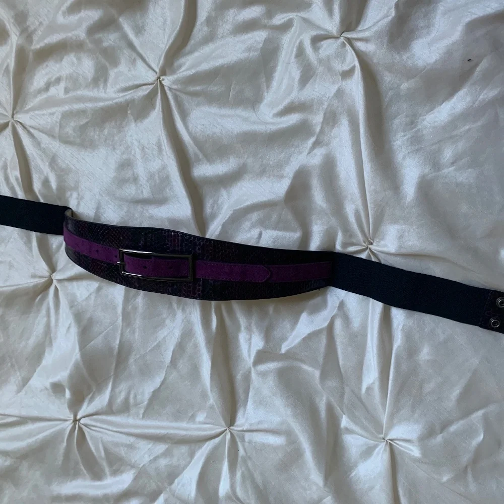 NWOT White House Black Market Purple/Black Snakeprint Belt sz M